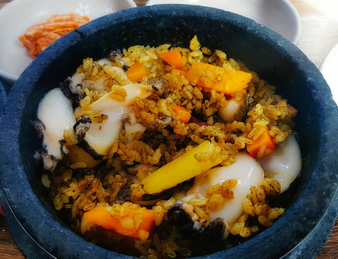 Abalone Sizzling Stone Pot Rice After mix