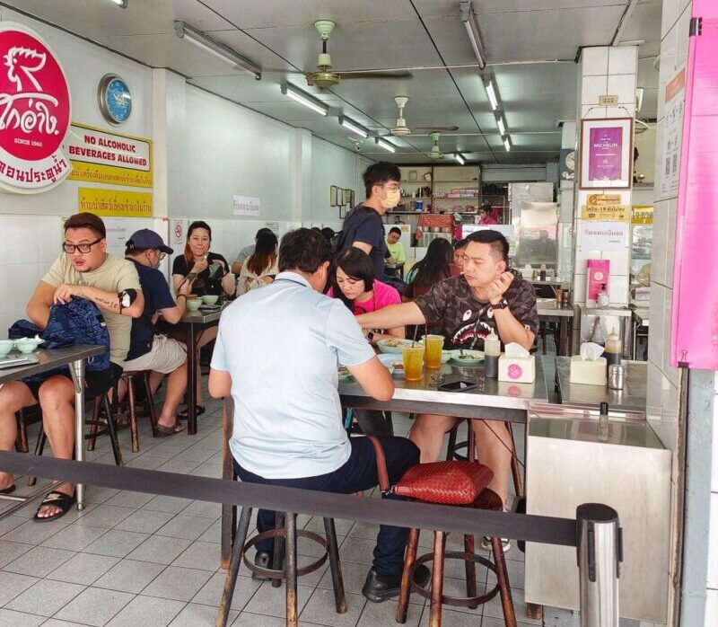 Bangkok Food Guide - Go-Ang Pratunam Chicken Rice