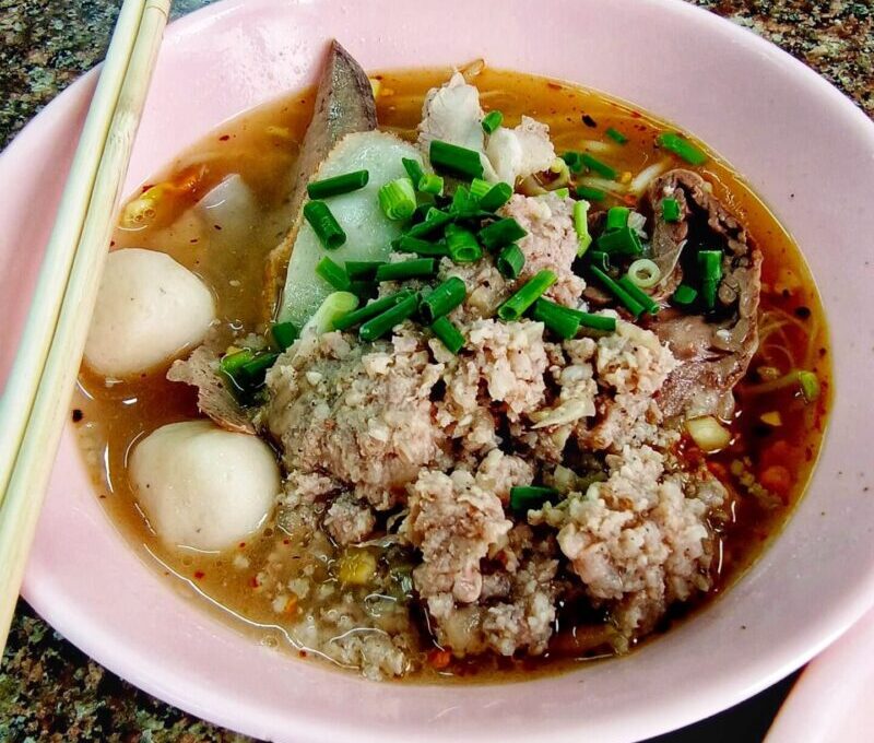 Bangkok Food Guide - Roong Rueang Tom Yum Pork Noodles