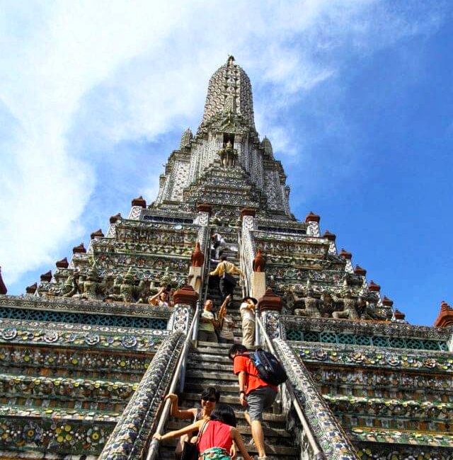 Bangkok itinerary - Climbing up Wat Arun