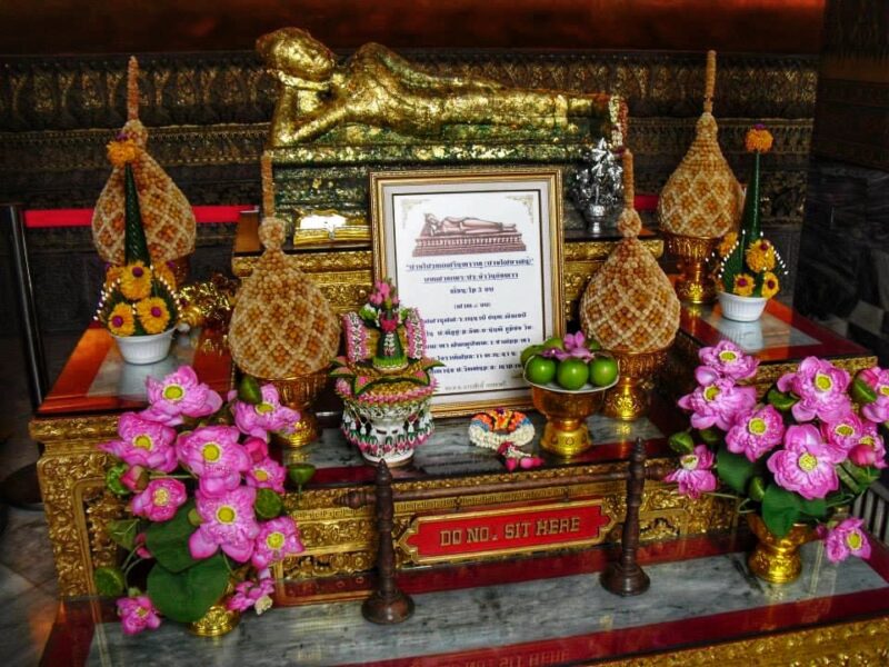 Bangkok travel blog - Pray in Wat Pho