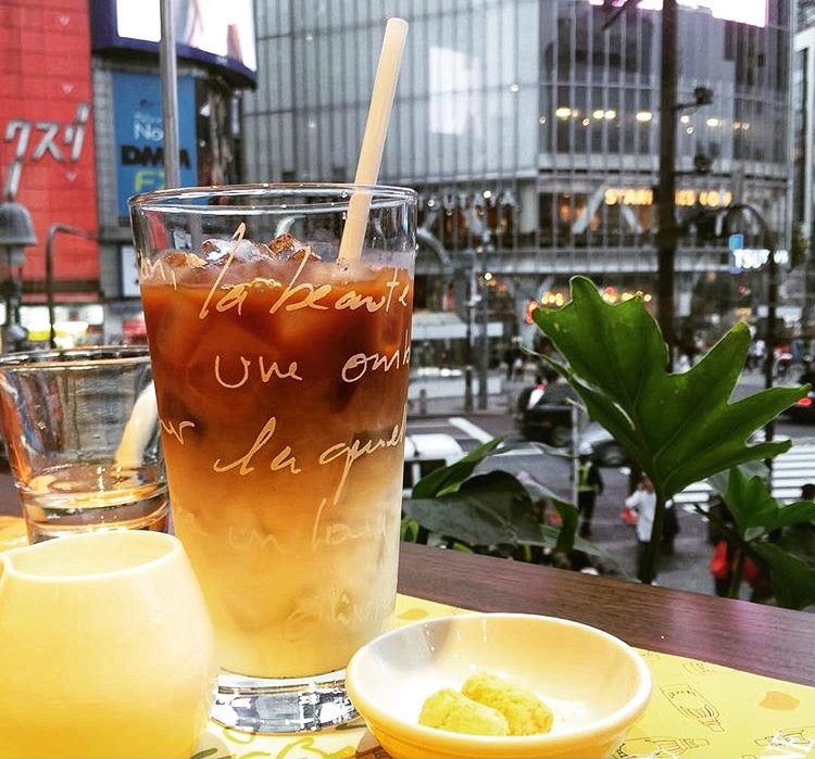 Best spot to view the Shibuya crossing