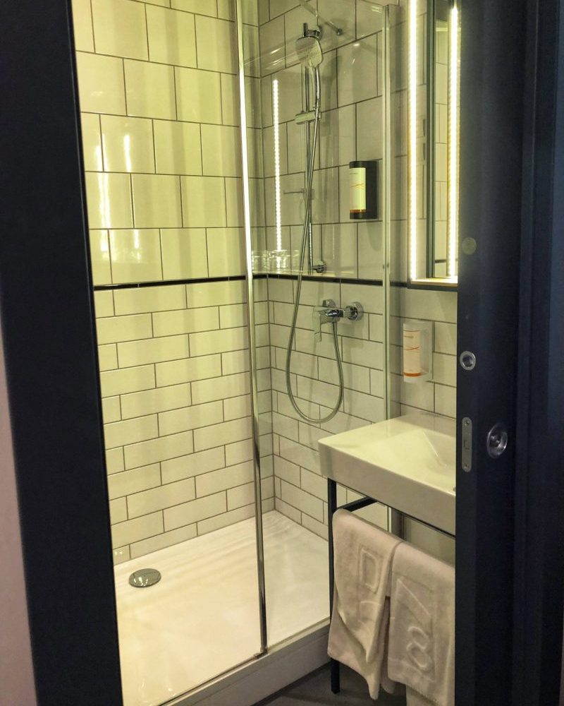 D8 Hotel Budapest - Bathroom
