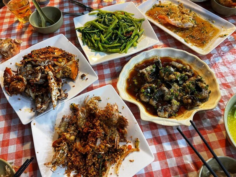 Eating Seafood in Cheung Chau