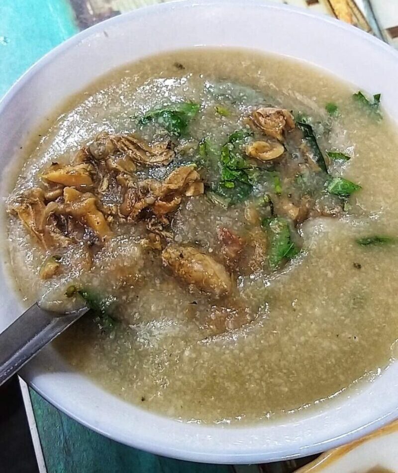 Enjoy Vietnamese porridge cháo in Hanoi