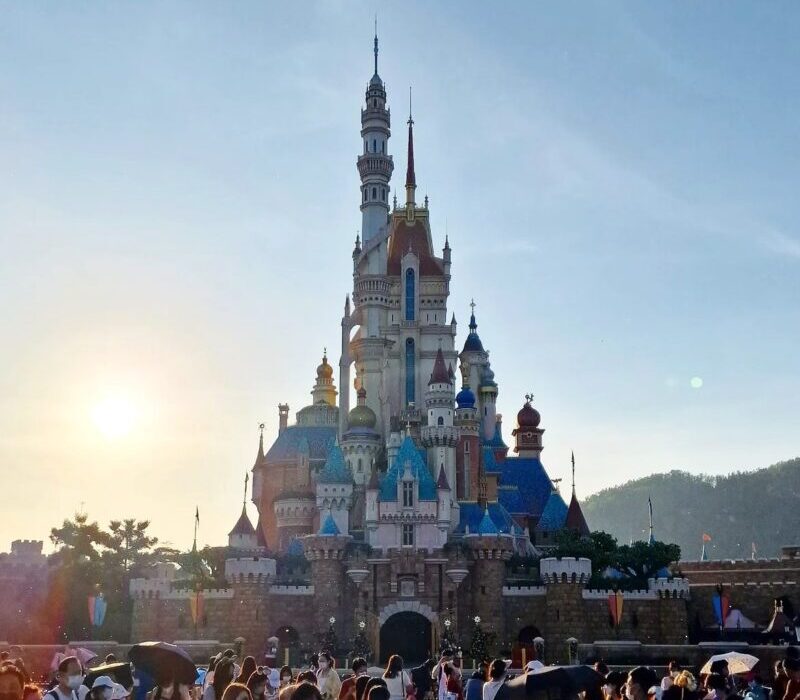 Enjoy the day in Hong Kong Disneyland