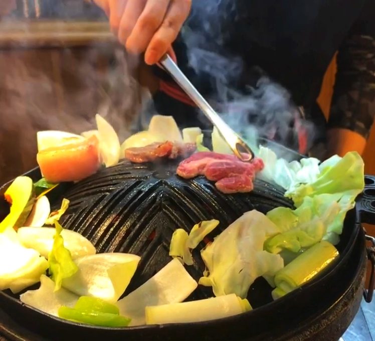 Grill lamb in Jingisukan Daikokuya Asahikawa