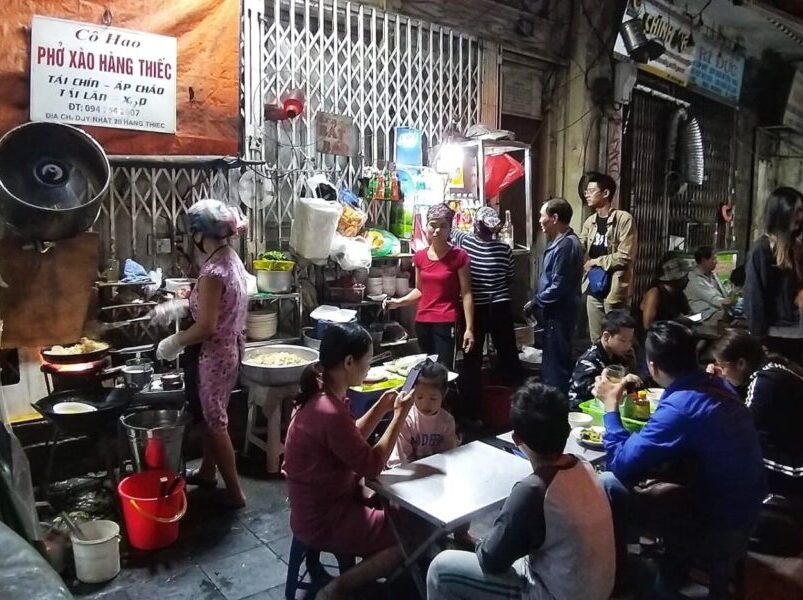Hanoi itinerary - Try Local Vietnamese Street Food