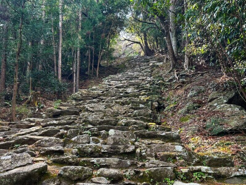 Hike Up to Kamikura Jinja Shrine