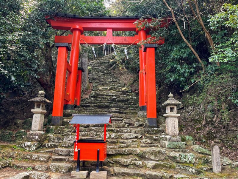 Hiking to Kamikura Jinja Shrine