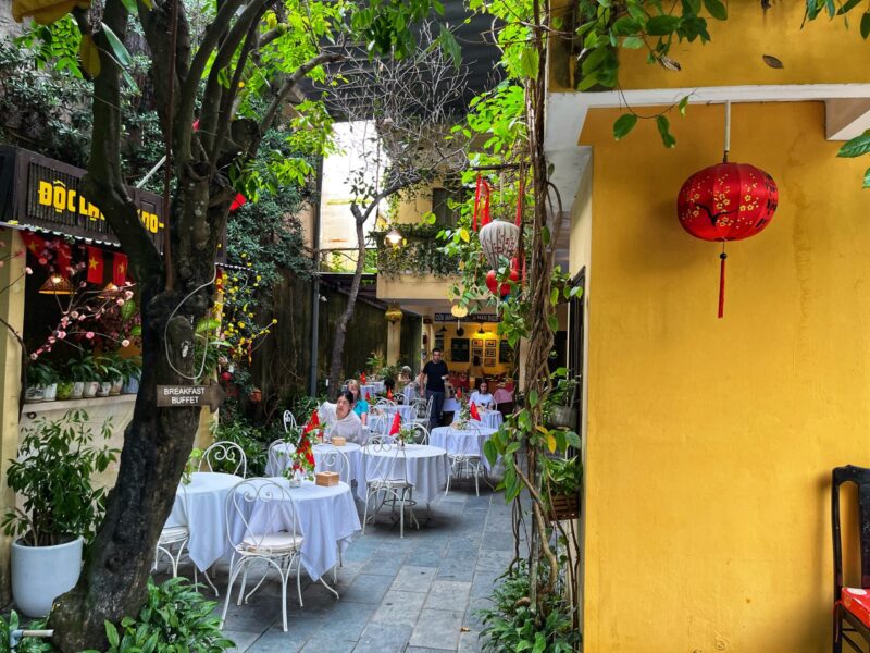 Hoian Central Hotel - Breakfast Courtyard setting