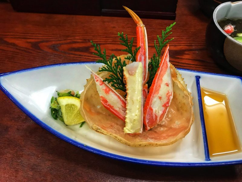 Boiled snow crab with vinegar
