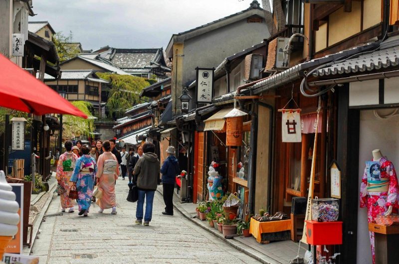 Street view when getting to Kiyomizudera