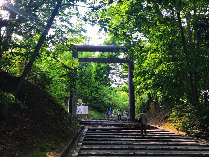 Walking to Hokkaido Shrine