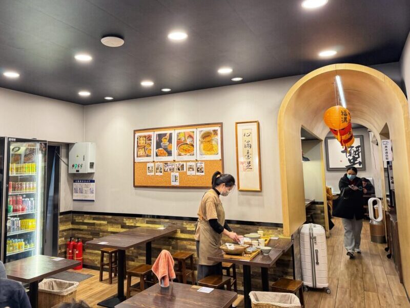 Inside Xie SanBao (Nanjing West Road Branch)