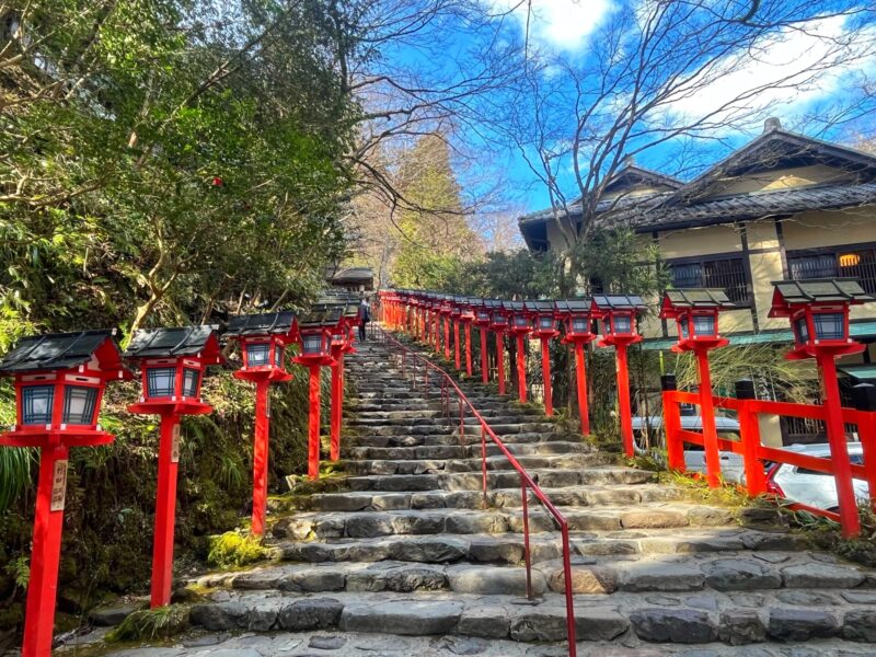 Kibune Travel Guide red-lantern stairway