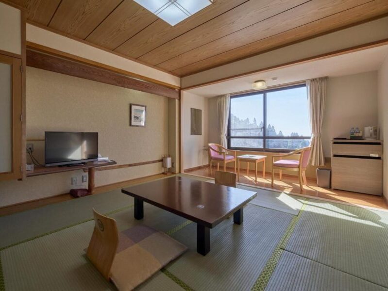 Kirishima Hotel - traditional Japanese tatami flooring room