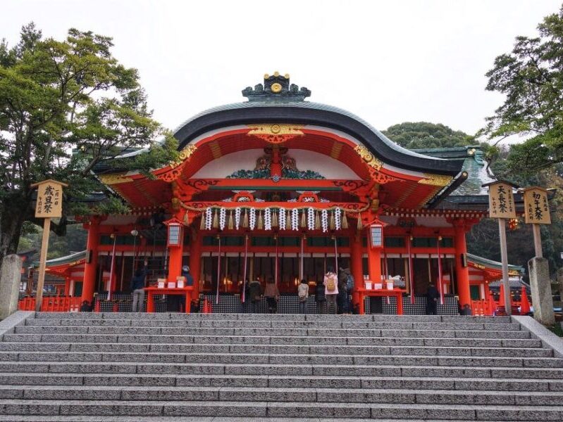 Locals praying in Fushimi Inari Shrine