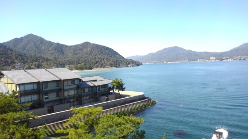 Mid Budget Miyajima Hotel - Sakuraya