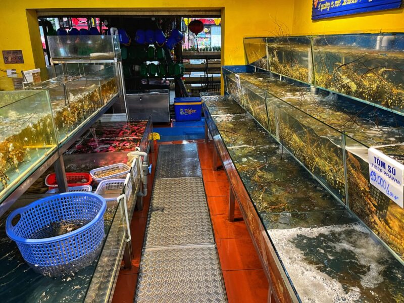 Moc Quan Fresh Seafood Area