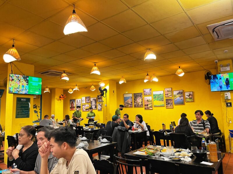 Moc Quan Seafood Restaurant - Indoor Aircond Dining Area