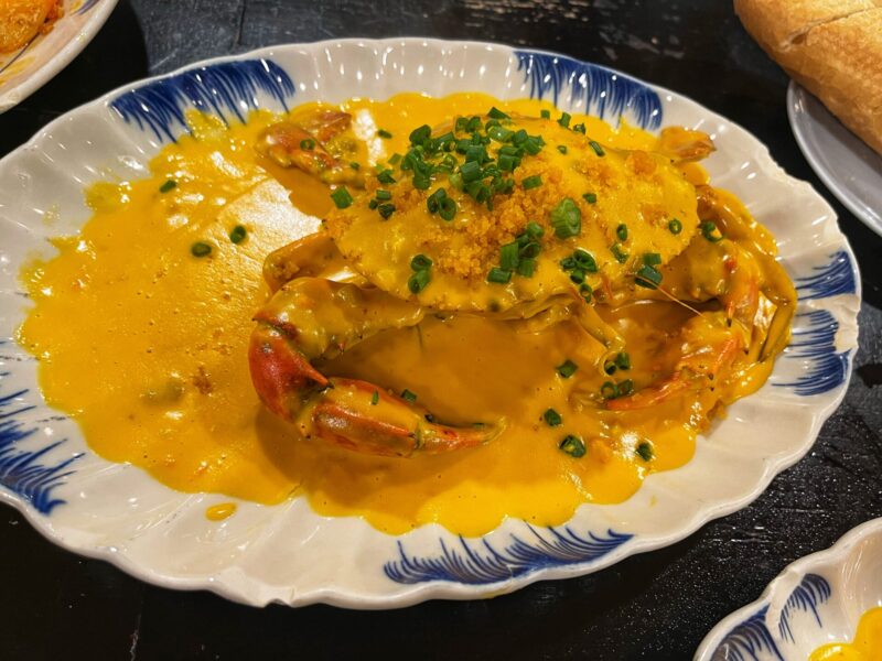 Moc Quan Seafood Restaurant - Meaty Crab Cooked with Salted Egg Sauce