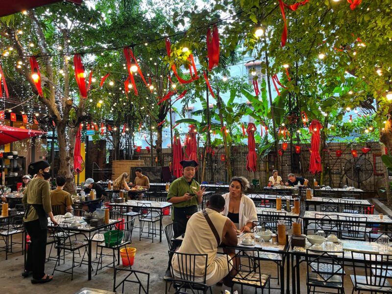 Moc Quan Seafood Restaurant - Outdoor Dining