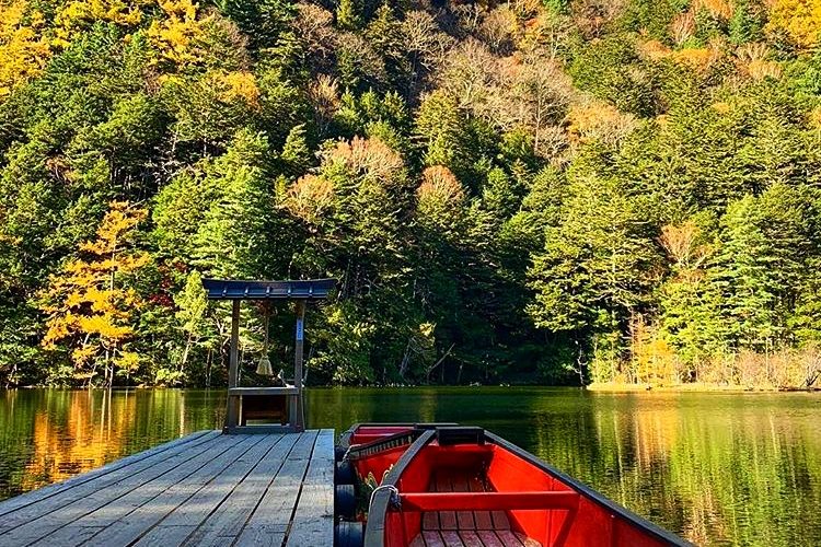 Myojin Pond (明神池)