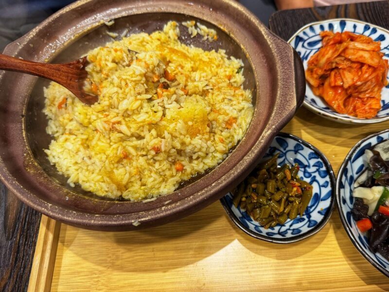 Perfectly Stirr the Rice with Crab Roe