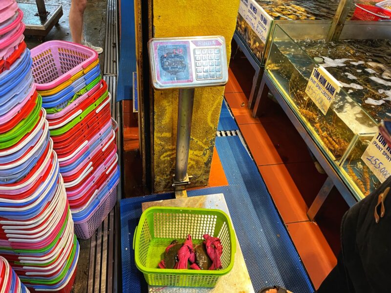 Seafood Weighing at Moc Quan Da Nang