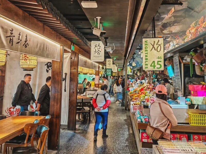 Shuangta Market - Clean and organize
