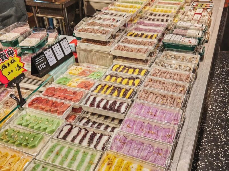Shuangta Market - local delicacies