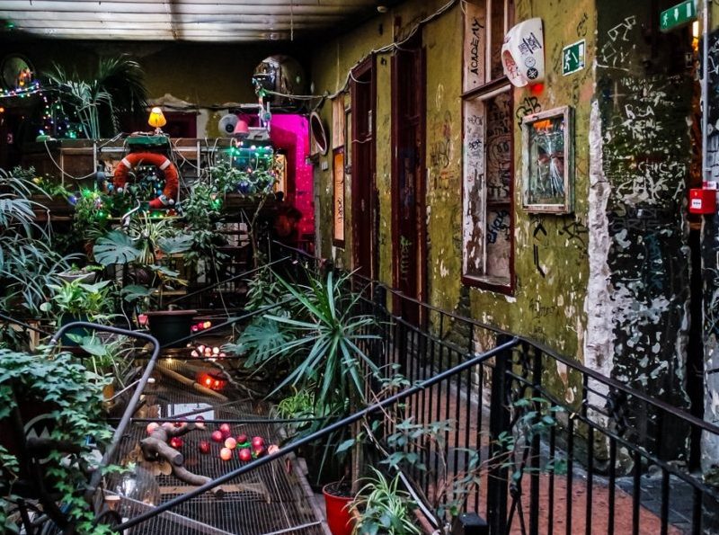 Szimpla Kert Ruin Bar in Budapest