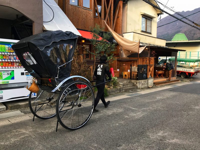 Spotted the rickshaw puller while wandering in Yufuin