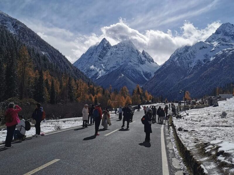 Start of Siguniang itinerary at Shuangqiao Valley