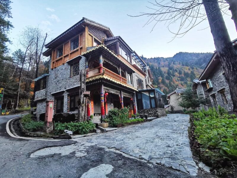Stay at Shanjian Huali Inn