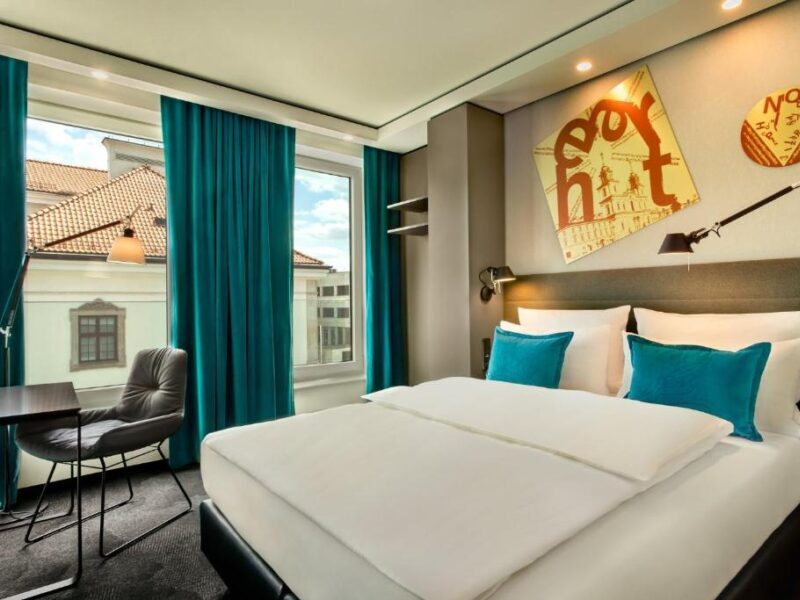 Stay in Motel One Warsaw-Chopin
