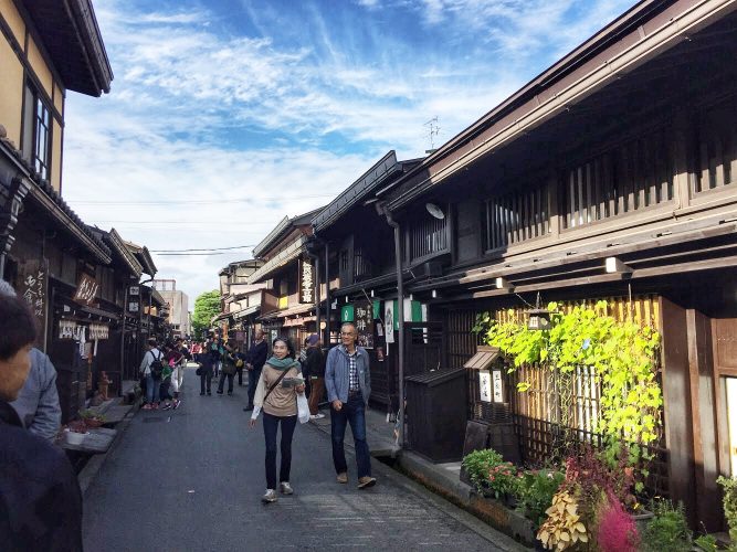 Strolling in Sanmachi Street Takayama