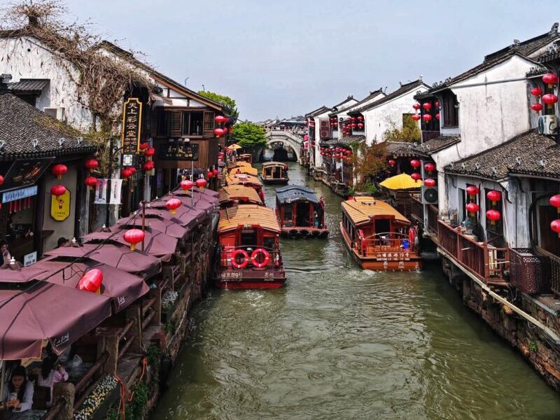 Suzhou itinerary - Canal boat ride to experience the old Suzhou