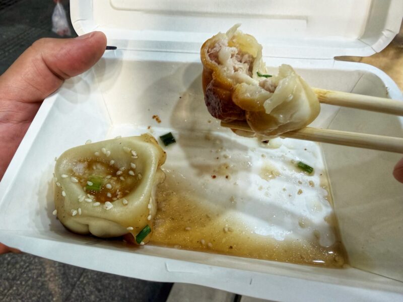 Tengyuan Shengjian - juicy pan-fried buns