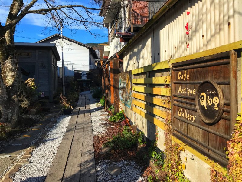 The hidden cafe in Yunotsubo Kaido