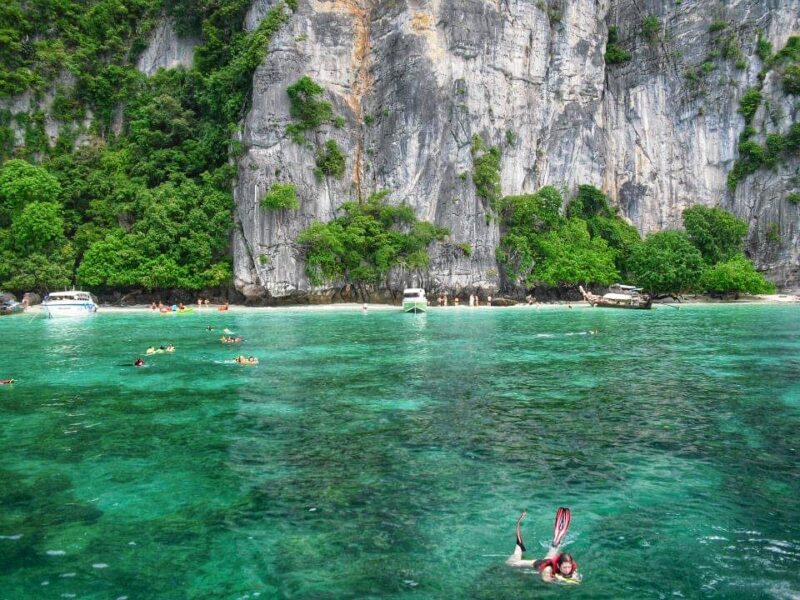 Things to do in Koh Phi Phi - Snorkeling