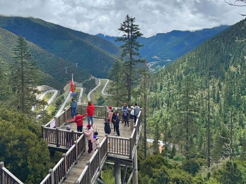 Tianlu Eighteen Bends Viewing Platform