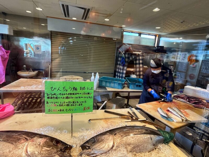 Tuna cutting at Katsuura Market