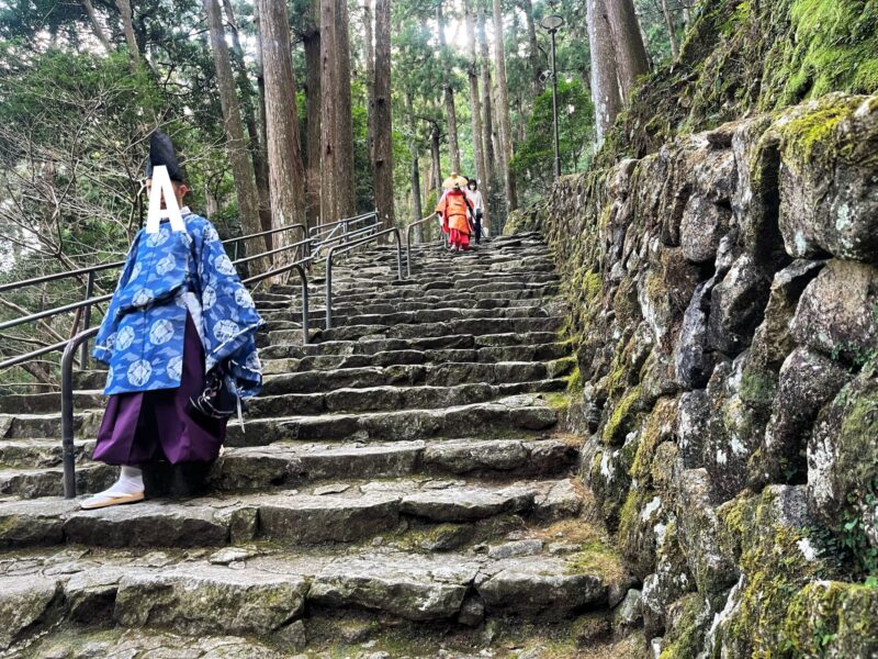 Visitor with traditional pilgrims outfits in Nachisan