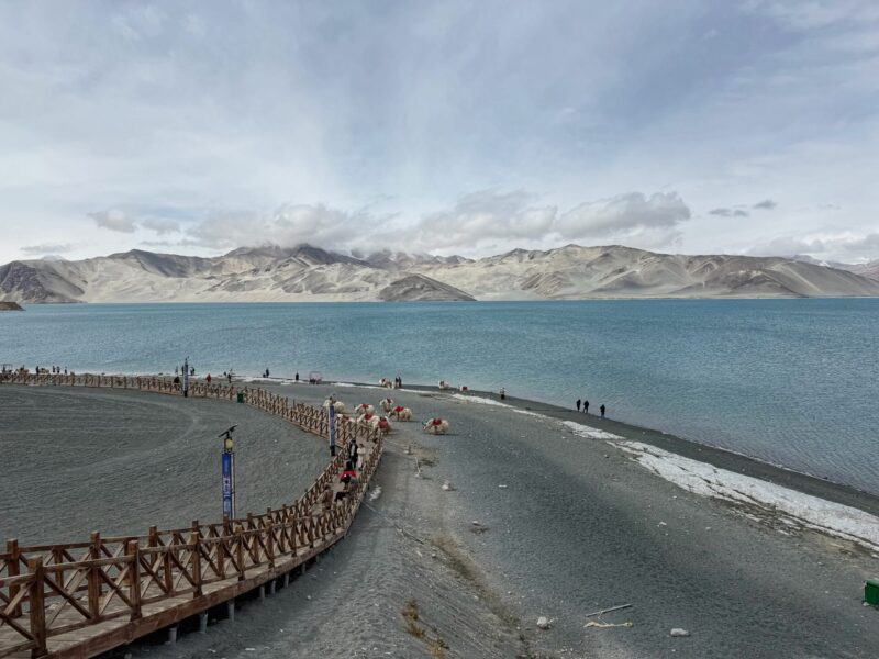 Walk to the Baisha Lake Scenic Area