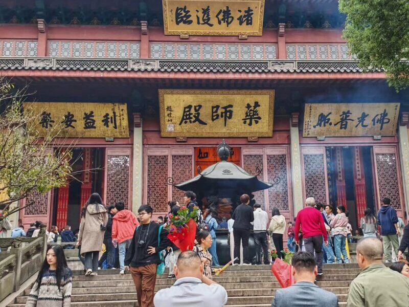 Worshippers at Lingyin Temple