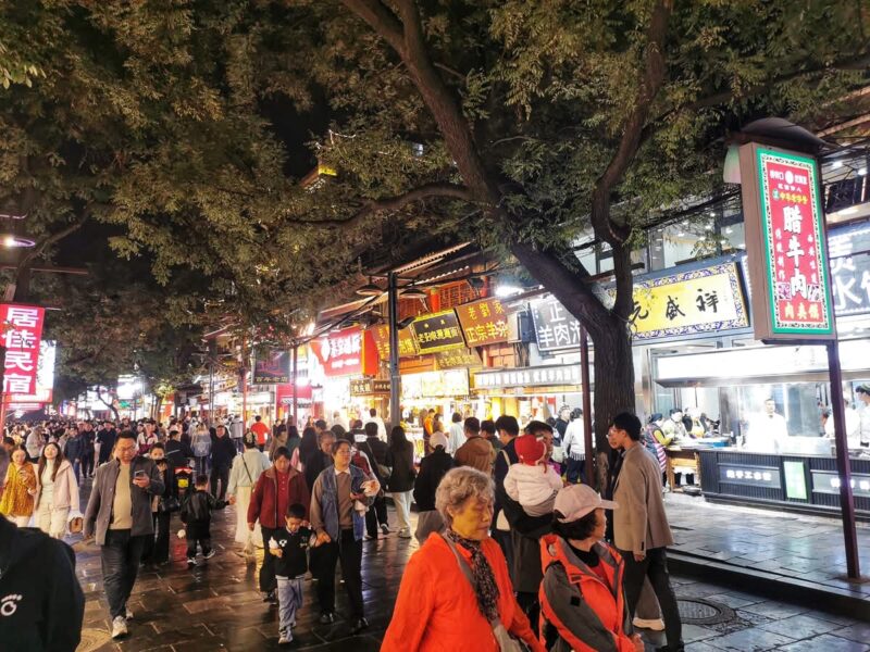 Xi'an Muslim Quarter - Food vibe