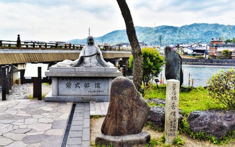 Murasaki Shikibu Statue at south end of Uji-bashi Bridge